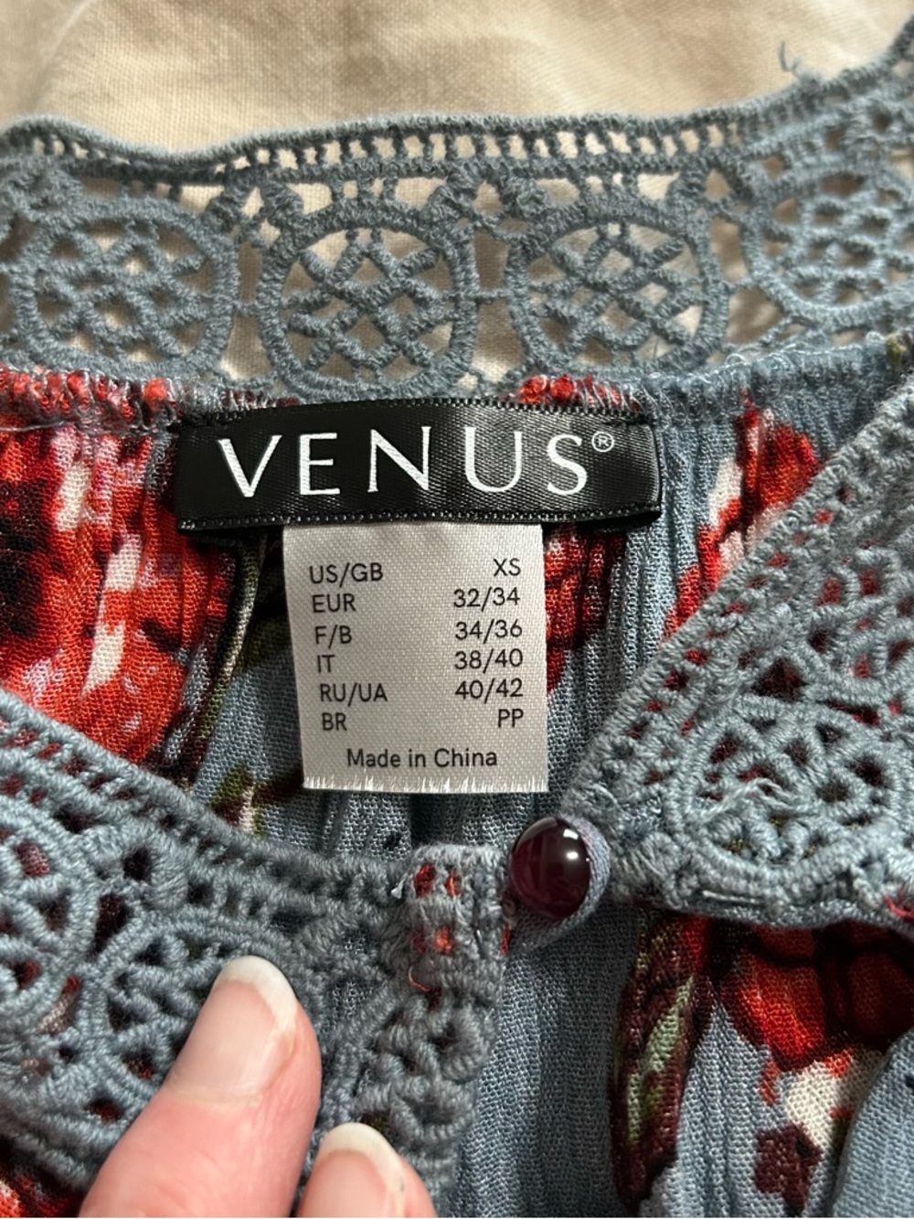 VENUS Floral Cold-Shoulder Top with Lace Trim - Picture 5 of 10